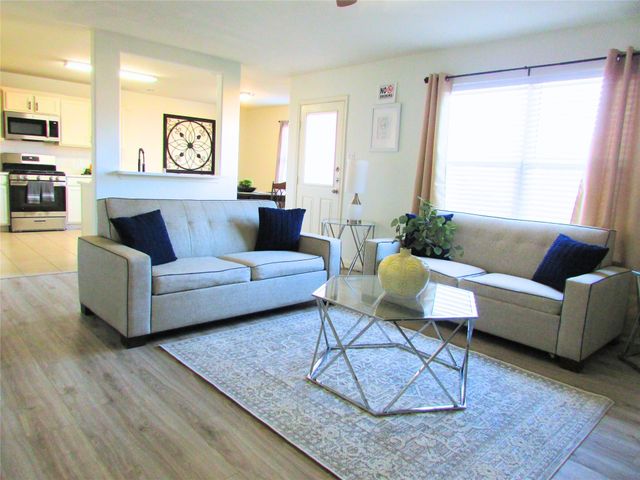 604 Hidden Dale Drive, Fort Worth, TX 76140