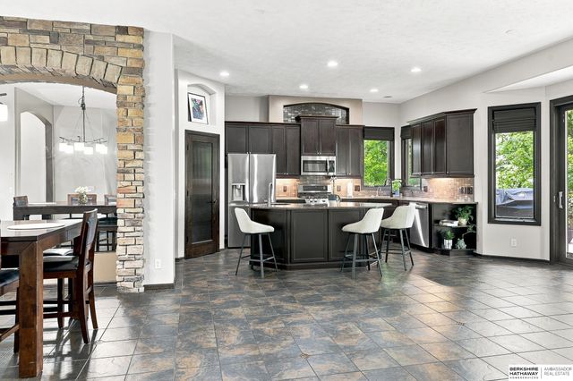17318 Redman Circle, Omaha, NE 68116