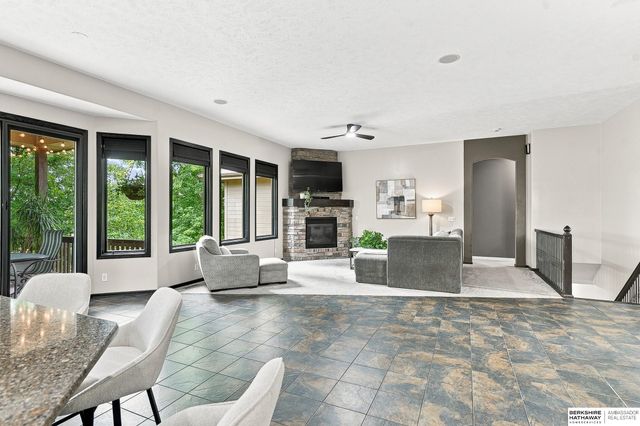 17318 Redman Circle, Omaha, NE 68116