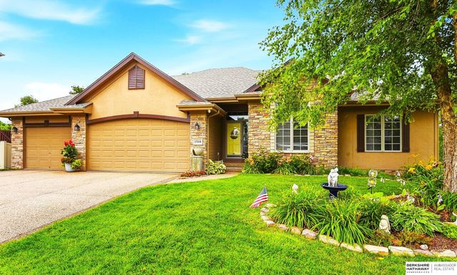 17318 Redman Circle, Omaha, NE 68116