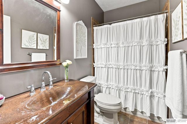17318 Redman Circle, Omaha, NE 68116