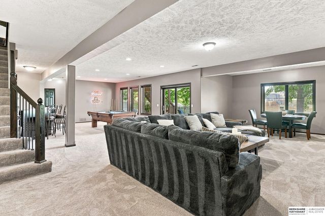 17318 Redman Circle, Omaha, NE 68116