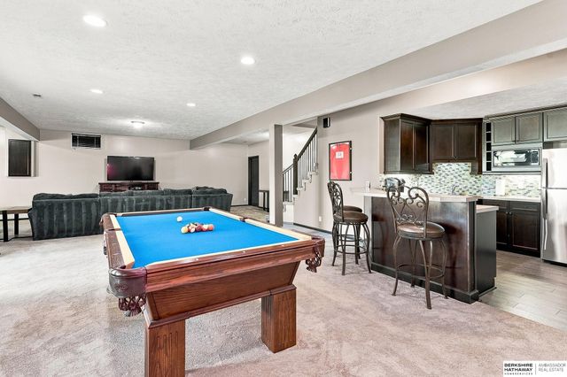 17318 Redman Circle, Omaha, NE 68116