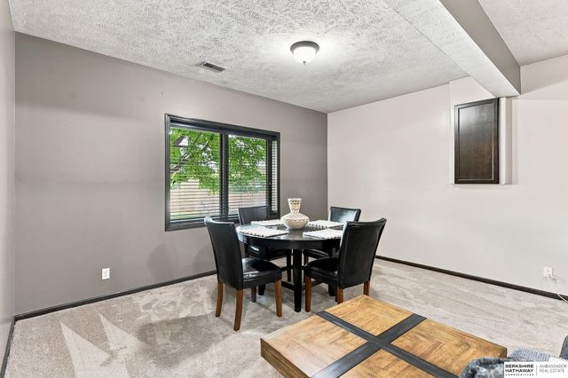 17318 Redman Circle, Omaha, NE 68116