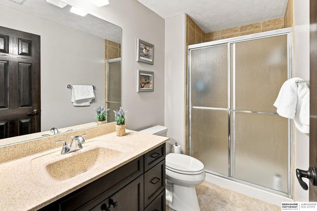 17318 Redman Circle, Omaha, NE 68116