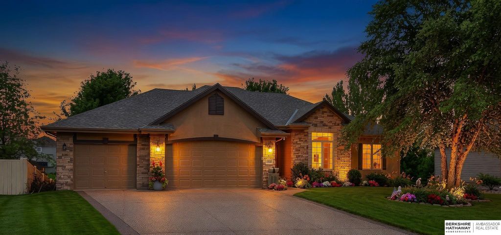 17318 Redman Circle, Omaha, NE 68116
