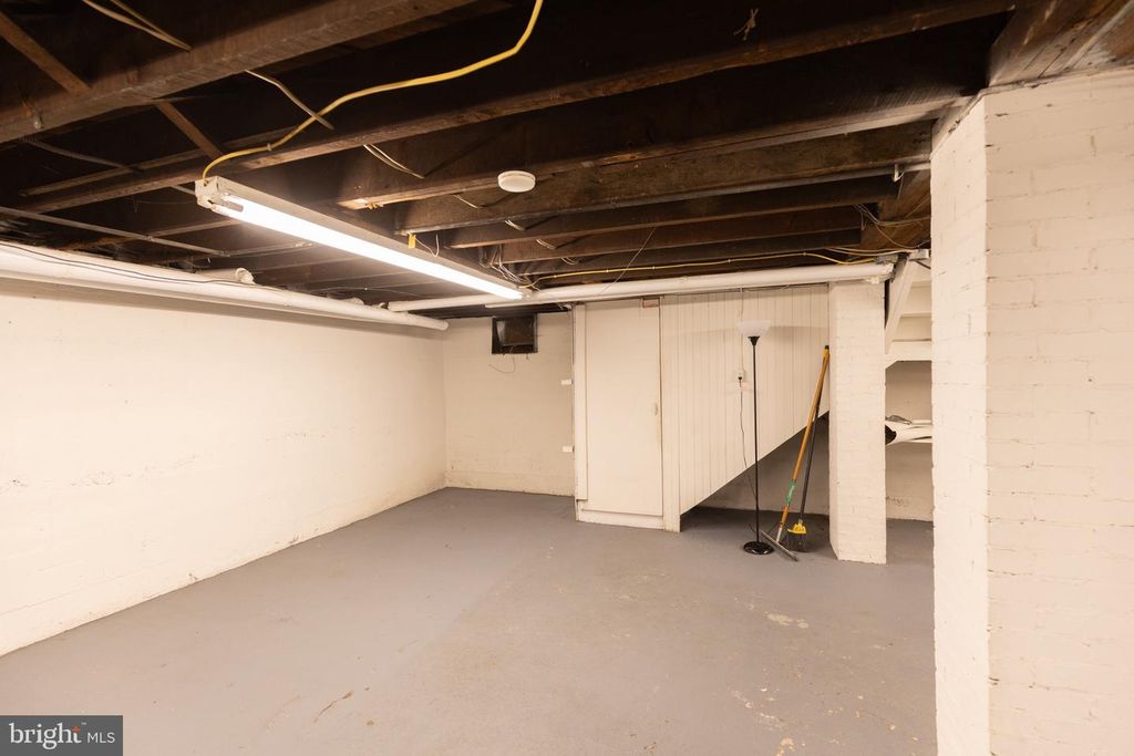 Image 31 of property listing at 1400 VALLEY AVE, Winchester, VA 22601