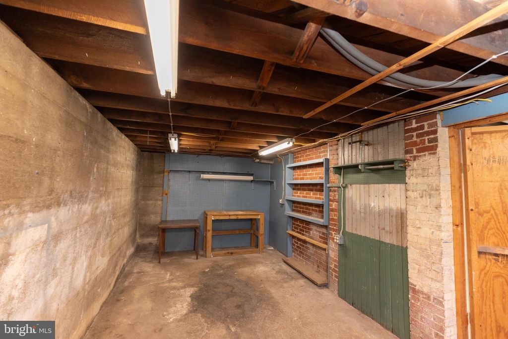 Image 35 of property listing at 1400 VALLEY AVE, Winchester, VA 22601