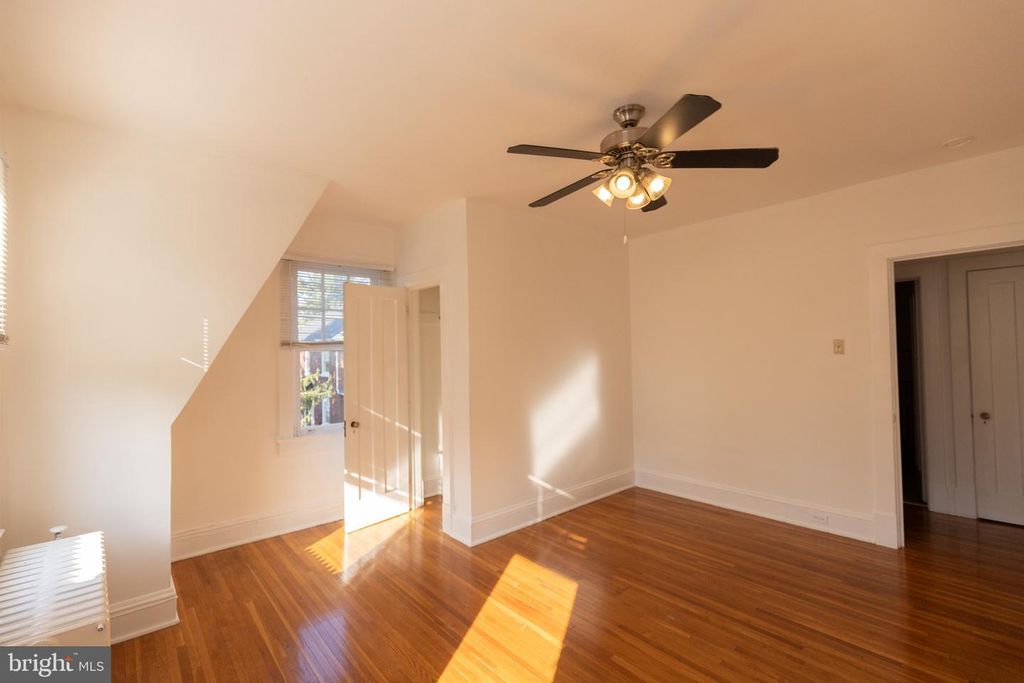 Image 40 of property listing at 1400 VALLEY AVE, Winchester, VA 22601