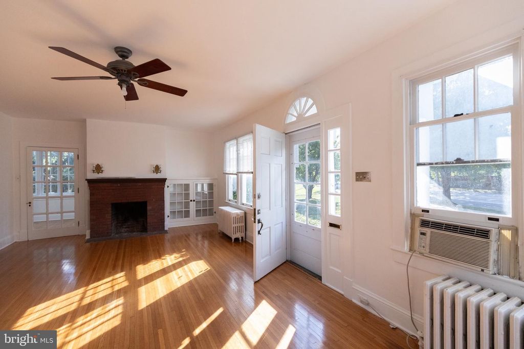 Image 10 of property listing at 1400 VALLEY AVE, Winchester, VA 22601