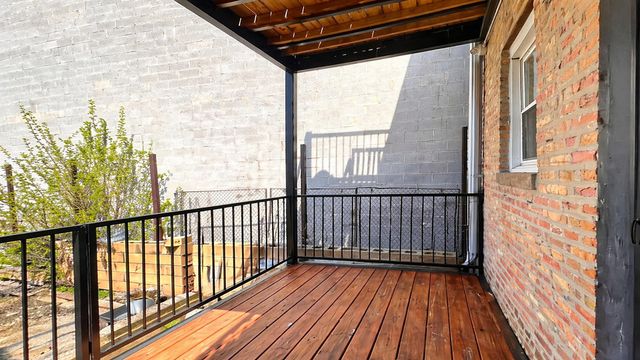 808 N Sacramento Boulevard 1R, Chicago, IL 60622