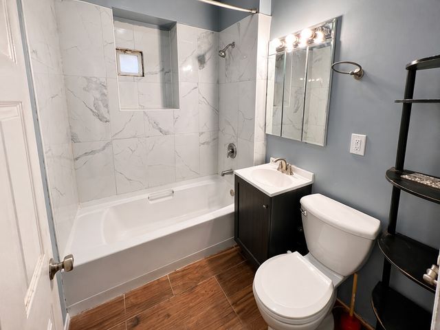 808 N Sacramento Boulevard 1R, Chicago, IL 60622