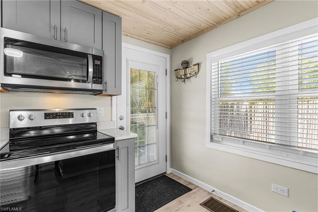 3954 Dewberry LN, St. James City, FL 33956