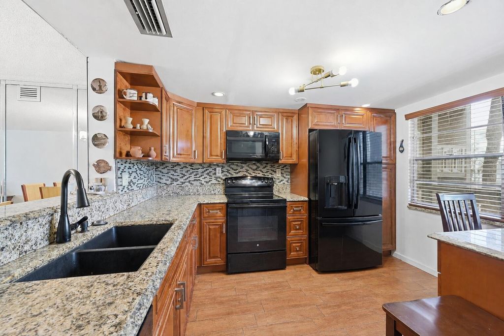 3005 Portofino Isle M2, Coconut Creek, FL 33066
