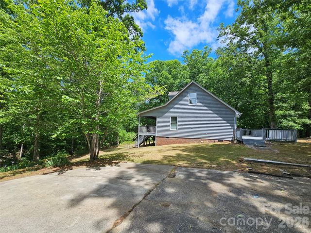 5692 Brooklyn Road, Great Falls, SC 29055