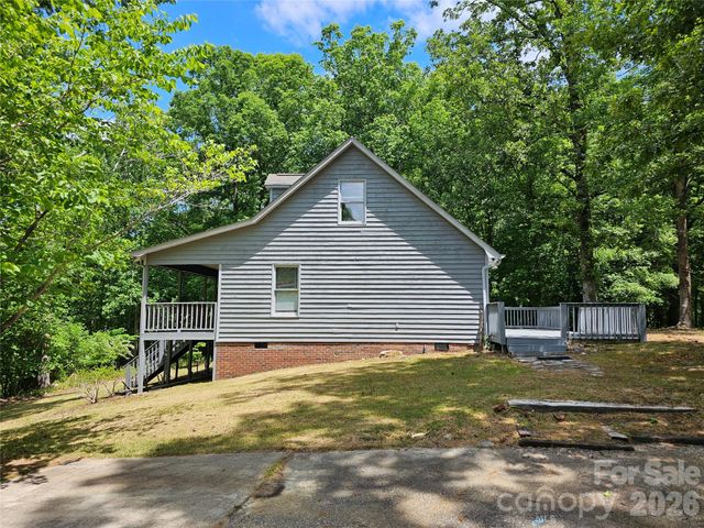 5692 Brooklyn Road, Great Falls, SC 29055