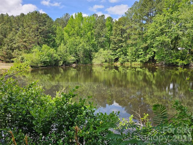 5692 Brooklyn Road, Great Falls, SC 29055