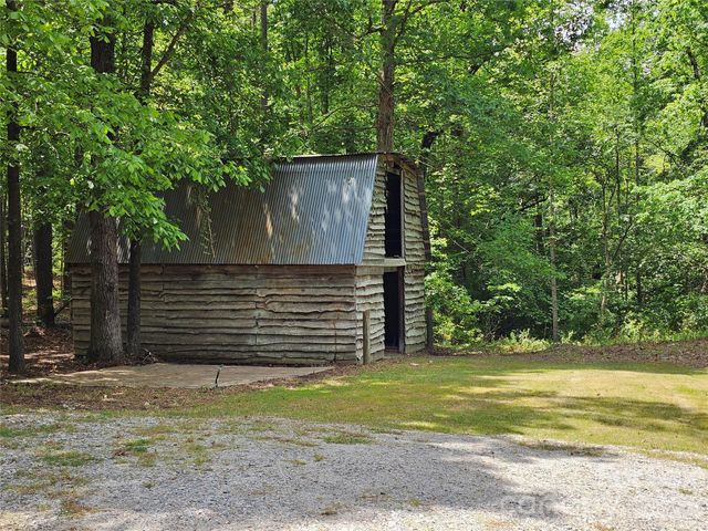 5692 Brooklyn Road, Great Falls, SC 29055
