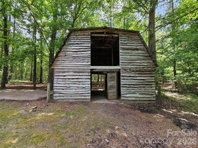 5692 Brooklyn Road, Great Falls, SC 29055