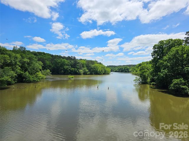 5692 Brooklyn Road, Great Falls, SC 29055