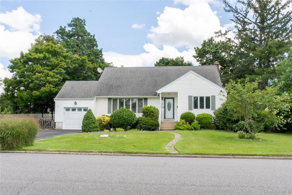 127 Suffolk Avenue, West Babylon, NY 11704 — exterior