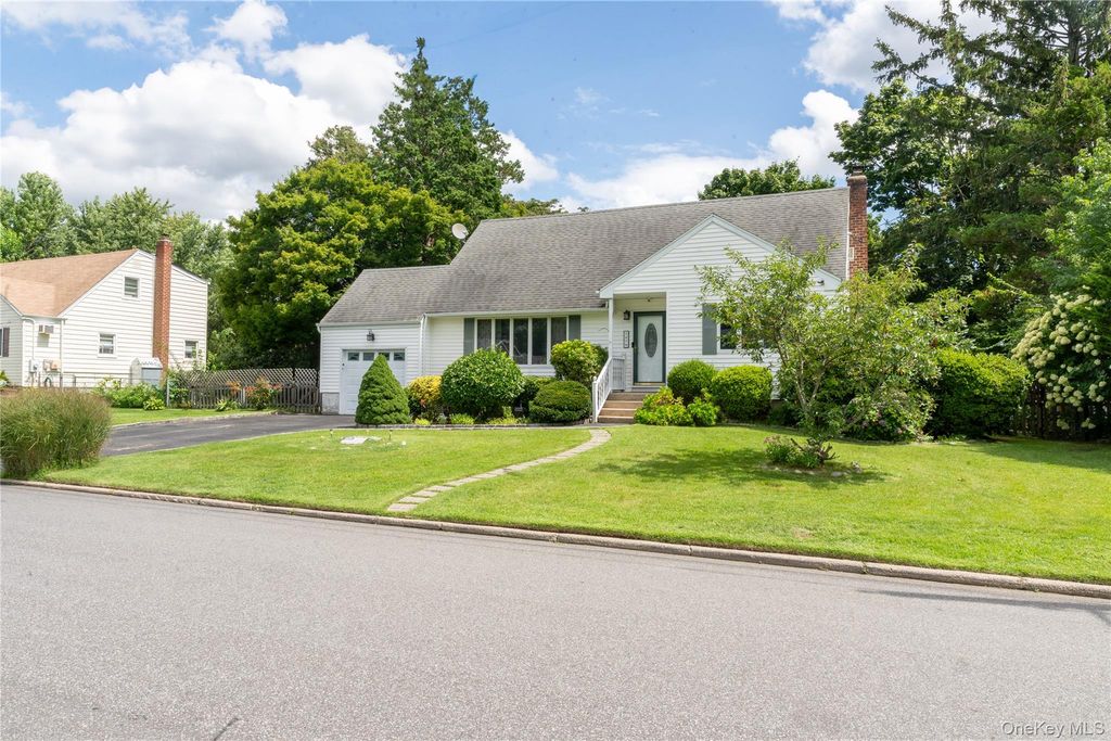 127 Suffolk Avenue, West Babylon, NY 11704 — photo 2