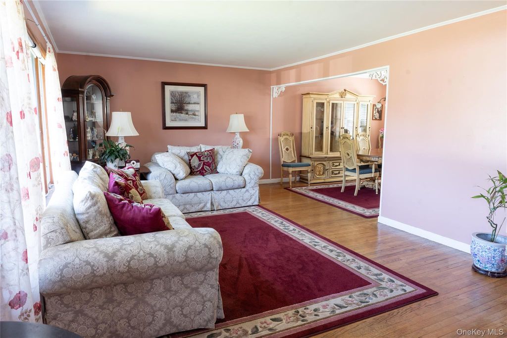 127 Suffolk Avenue, West Babylon, NY 11704 — photo 3