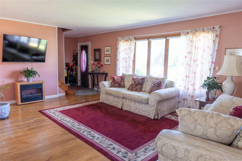 127 Suffolk Avenue, West Babylon, NY 11704 — photo 4