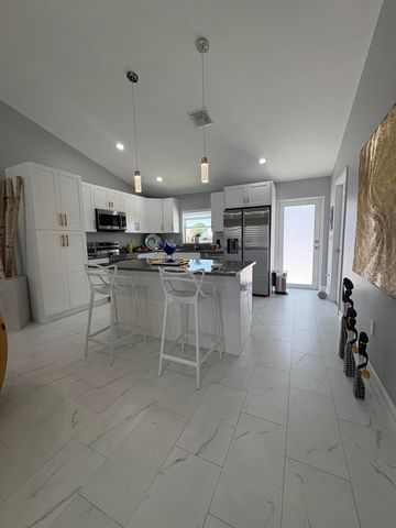 9019 S Castle Circle, Labelle, FL 33935