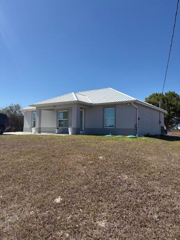 9019 S Castle Circle, Labelle, FL 33935