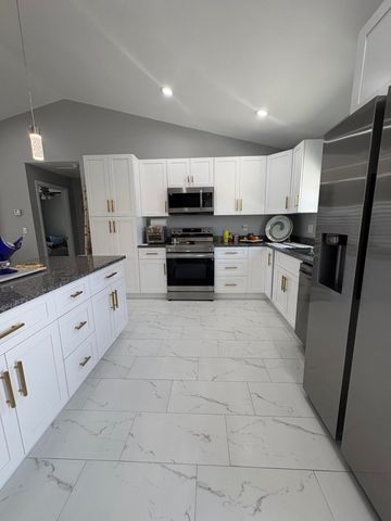 9019 S Castle Circle, Labelle, FL 33935