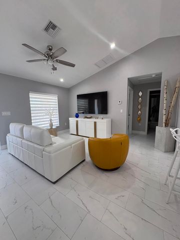 9019 S Castle Circle, Labelle, FL 33935