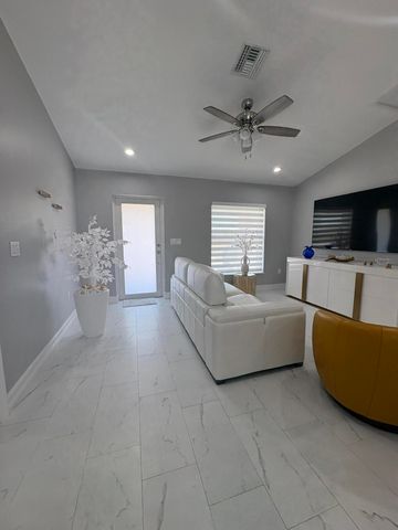 9019 S Castle Circle, Labelle, FL 33935