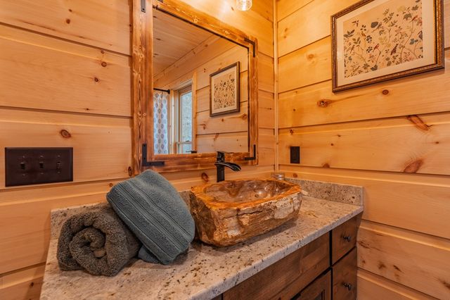 138 Rhondas Way, Ellijay, GA 30540