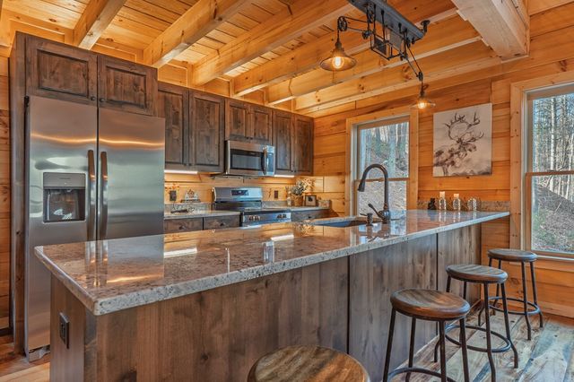 138 Rhondas Way, Ellijay, GA 30540