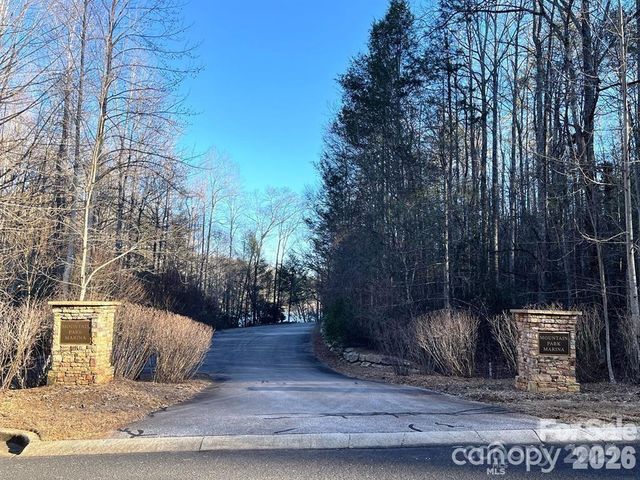 26 Mountain Parkway 26, Mill Spring, NC 28756
