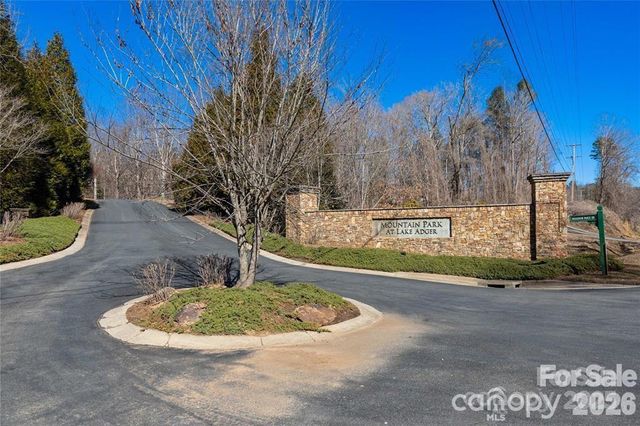 26 Mountain Parkway 26, Mill Spring, NC 28756