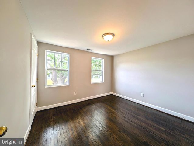 6892 HAWTHORNE ST, Hyattsville, MD 20785