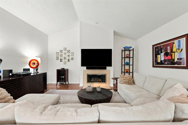 6012 Danbury Court, West Bloomfield Charter Township, MI 48322
