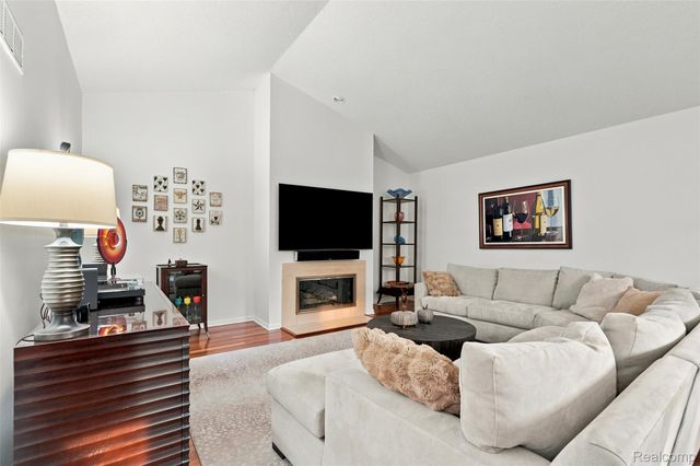 6012 Danbury Court, West Bloomfield Charter Township, MI 48322