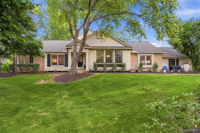 6012 Danbury Court, West Bloomfield Charter Township, MI 48322