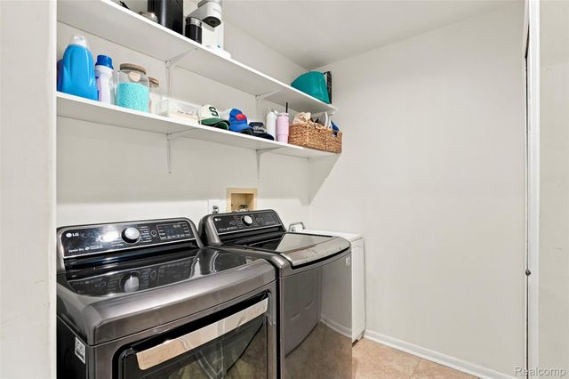 6012 Danbury Court, West Bloomfield Charter Township, MI 48322