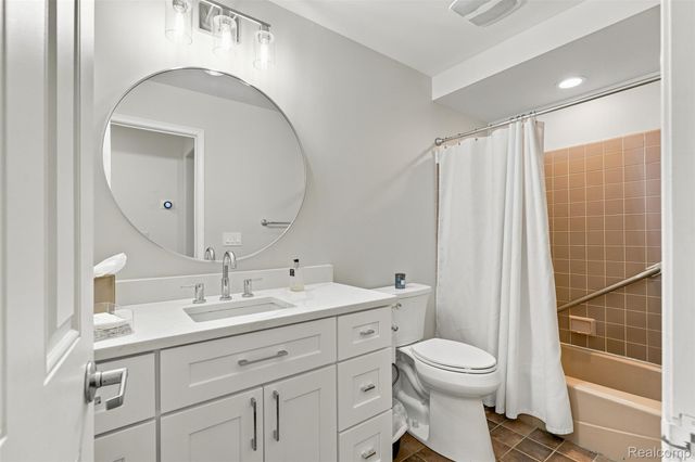 6012 Danbury Court, West Bloomfield Charter Township, MI 48322