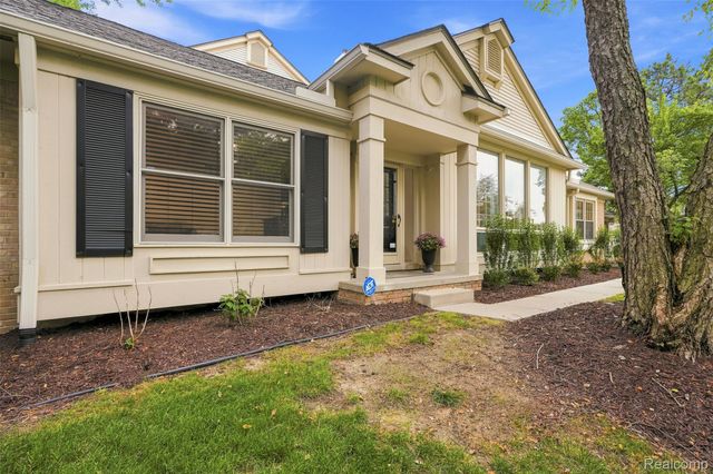 6012 Danbury Court, West Bloomfield Charter Township, MI 48322