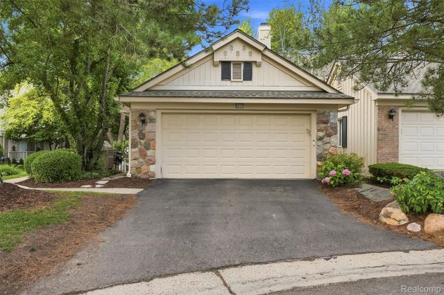 6012 Danbury Court, West Bloomfield Charter Township, MI 48322