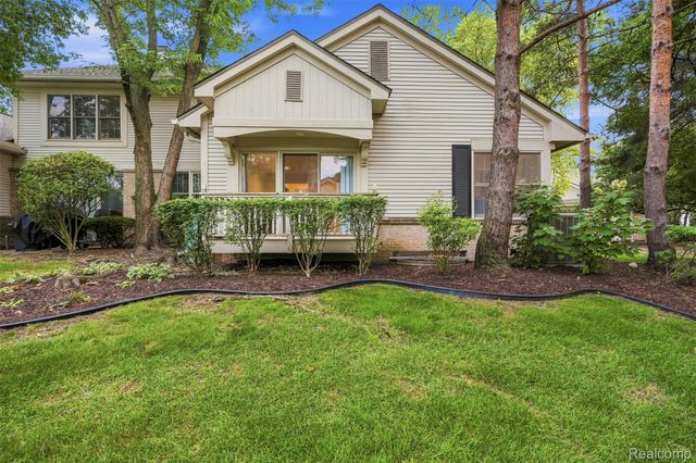 6012 Danbury Court, West Bloomfield Charter Township, MI 48322