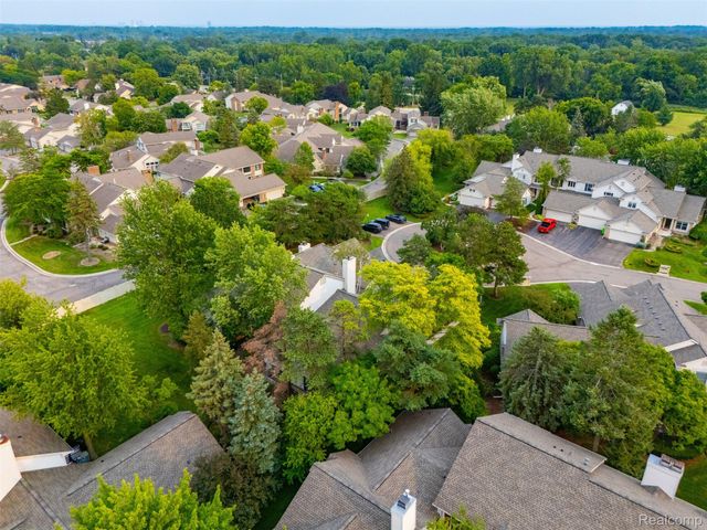 6012 Danbury Court, West Bloomfield Charter Township, MI 48322