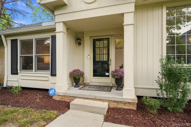 6012 Danbury Court, West Bloomfield Charter Township, MI 48322