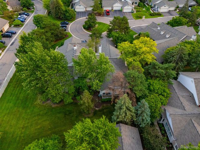 6012 Danbury Court, West Bloomfield Charter Township, MI 48322