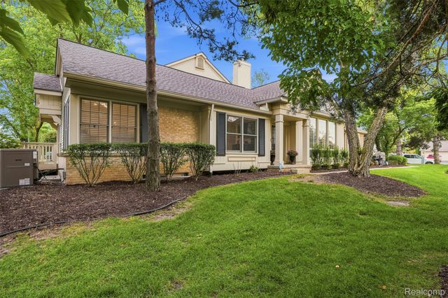 6012 Danbury Court, West Bloomfield Charter Township, MI 48322